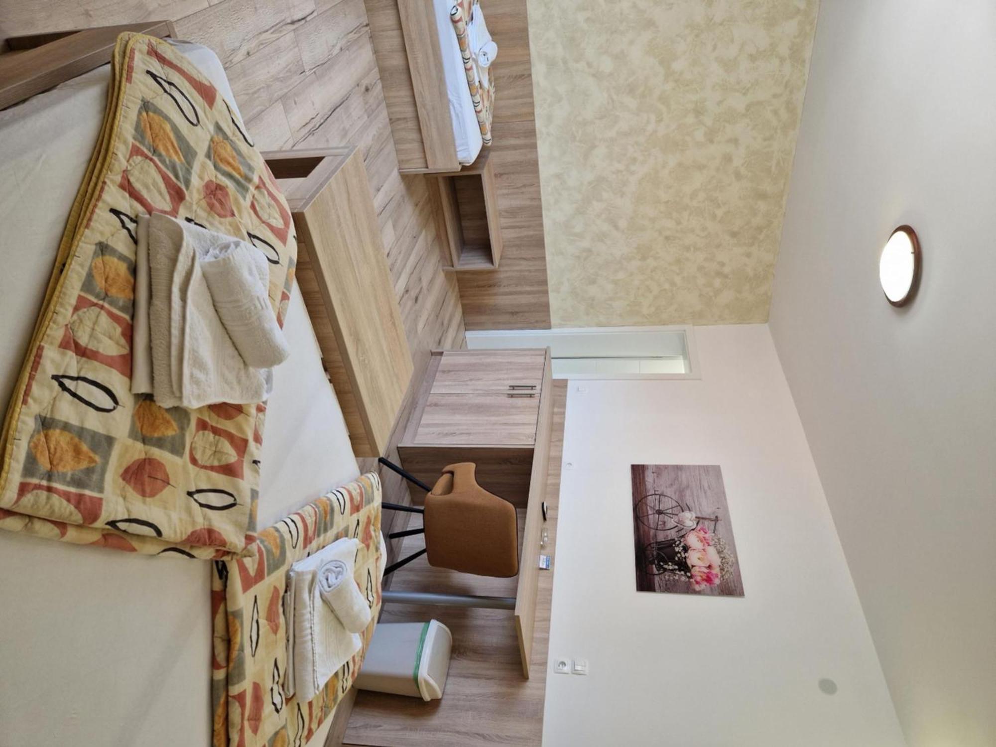 Apartment And Rooms Amenka Novalja Exterior foto