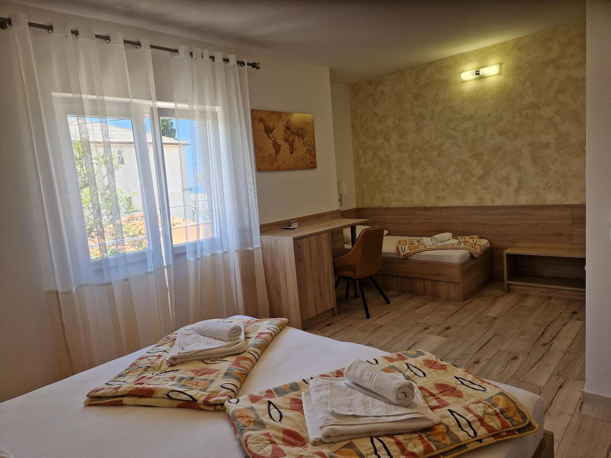 Apartment And Rooms Amenka Novalja Exterior foto