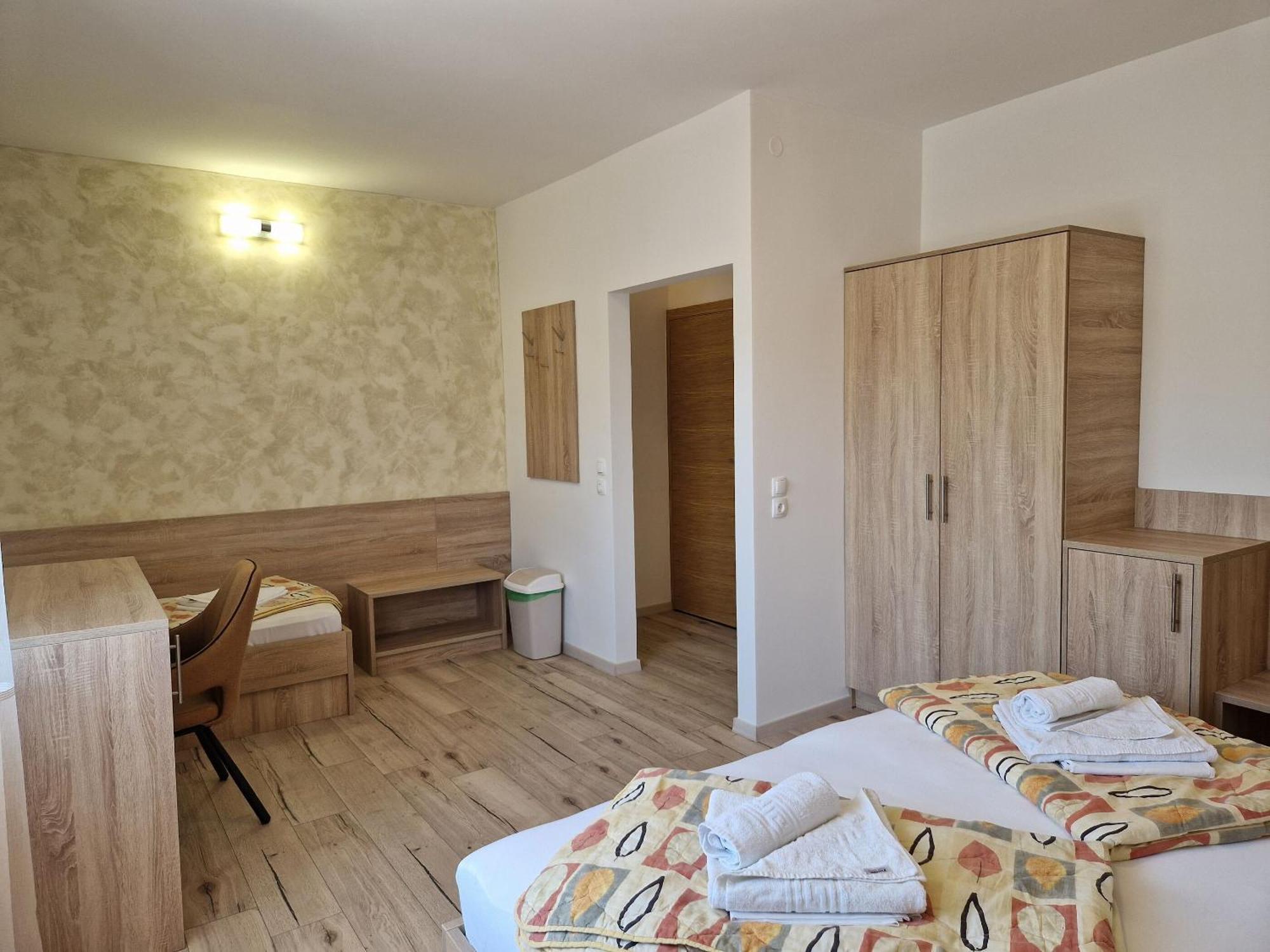 Apartment And Rooms Amenka Novalja Exterior foto