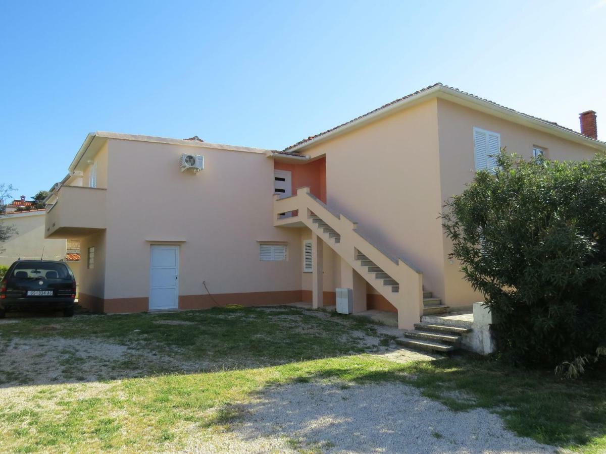 Apartment And Rooms Amenka Novalja Exterior foto